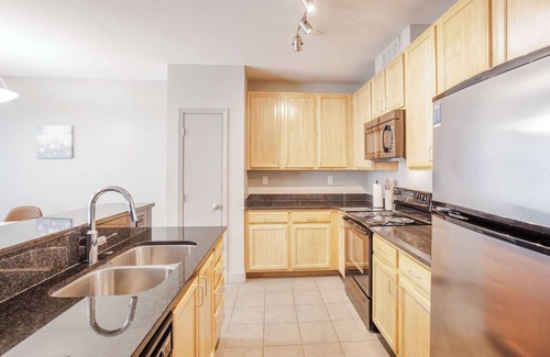 Central Business District Apartment | CozySuites at the Banks gym, pool 06