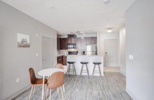 Downtown Cincinnati Apartment | CozySuites at the Banks gym pool 15