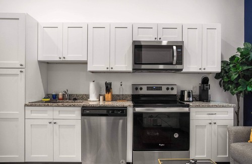 Cultural District Apartment | CozySuites Chic 1BR in Downtown Pitts #6