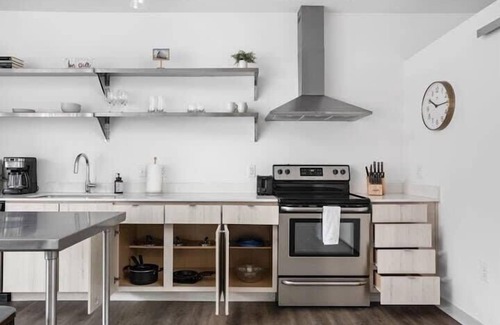 Downtown Indianapolis Apartment | CozySuites I Stylish 1BR, Bottleworks Indy #3