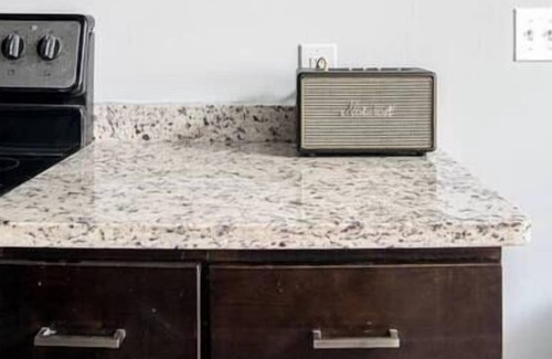 Cole-Noble District Apartment | CozySuites l 1BR, Monument Circle, Indy