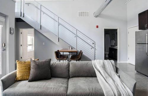 Downtown Indianapolis Apartment | CozySuites l 2BR Loft, Monument Circle, Indy