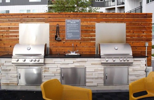 Central Business District Apartment | Cozysuites l Luxe 2BR in Downtown Cincinnati