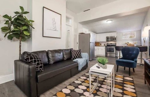 Shelby Park House | CozySuites Louisville Stylish Dream House 4BR/2BA
