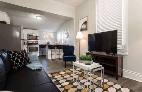 Shelby Park House | CozySuites Louisville Stylish Dream House 4BR/2BA