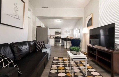 Shelby Park House | CozySuites Louisville Stylish Dream House 4BR/2BA