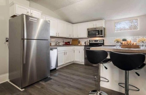 Shelby Park House | CozySuites Louisville Stylish Dream House 4BR/2BA