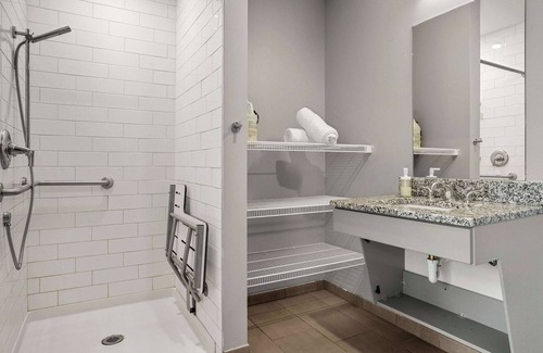 Cultural District Apartment | CozySuites Modern 1BR in Downtown Pitts #4