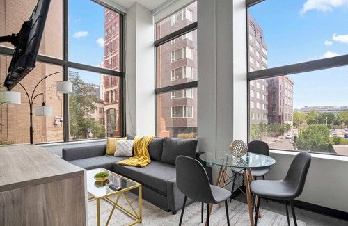 Cultural District Apartment | CozySuites Modern 1BR in Downtown Pitts #5
