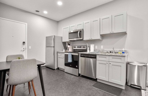 Cultural District Apartment | CozySuites Modern 1BR in Downtown Pitts 8