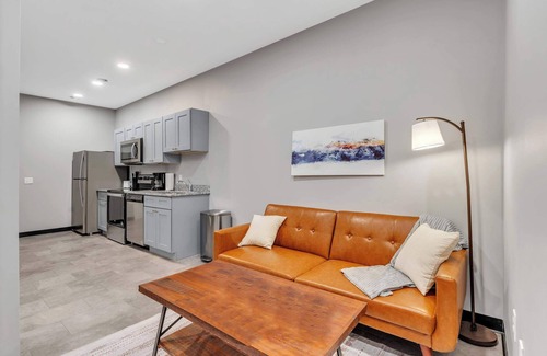 Cultural District Apartment | CozySuites Modern 1BR in Downtown Pitts #14