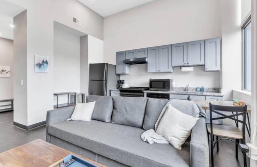 Cultural District Apartment | CozySuites Modern 1BR in Downtown Pitts #17