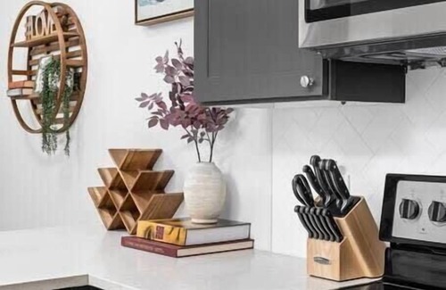 Meridian-Kessler Apartment | CozySuites Modern Studio in Meridian Kessler