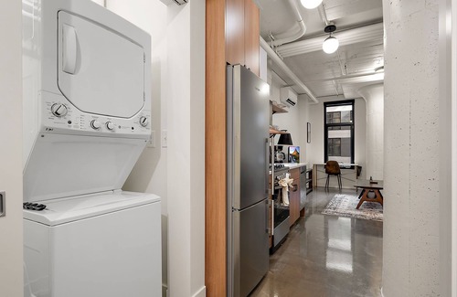 Warehouse District Apartment | CozySuites NLG - Modern 1BR condo #02