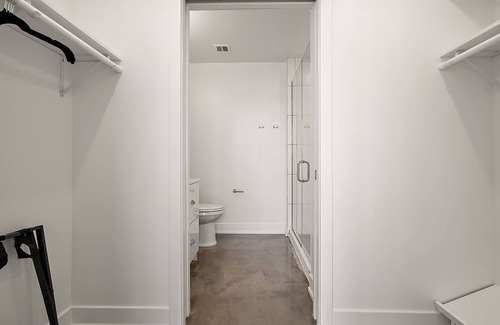 Warehouse District Apartment | CozySuites NLG - Modern 2BR condo #16