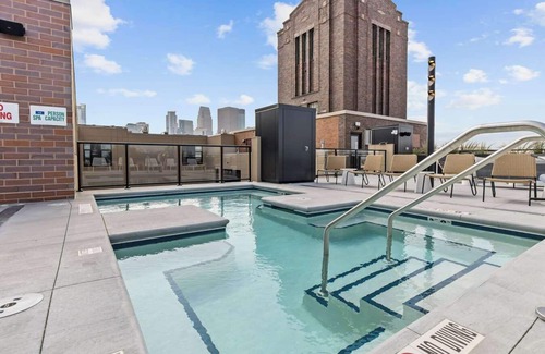 Warehouse District Apartment | CozySuites NLG w pool, bowling alley, sauna #25