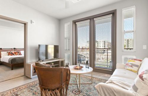 Downtown Phoenix Apartment | Cozysuites PHX RORO Gym, Pool, Pets, Parking! #2