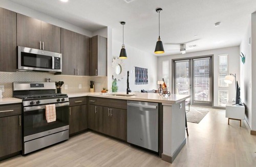 Downtown Phoenix Apartment | CozySuites PHX RORO Gym, Pool, Pets, Parking! #4