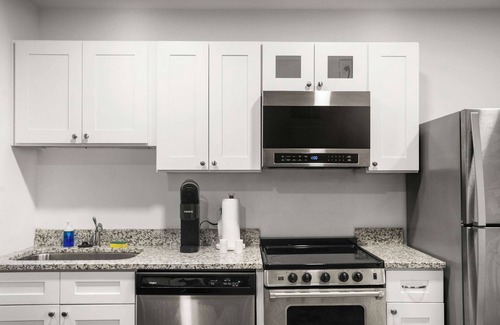 Cultural District Apartment | CozySuites Stunning 1BR in Downtown Pitts #4