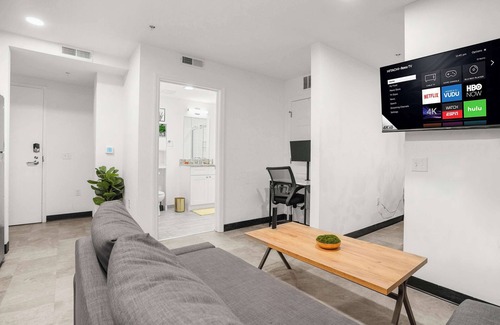 Cultural District Apartment | CozySuites Stunning 1BR in Downtown Pitts #4