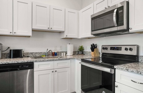 Cultural District Apartment | CozySuites Stunning 1BR in Downtown Pitts #10
