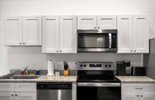 Cultural District Apartment | CozySuites Stunning 1BR in Downtown Pitts #9