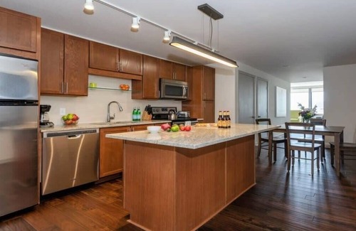 Downtown Dallas Apartment | CozySuites TWO Stunning Condo with SKY POOL