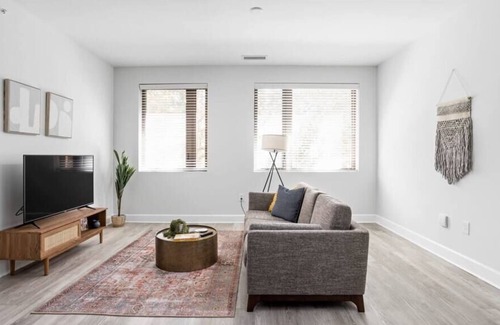 Meridian-Kessler Apartment | CozySuites | Upscale Modern 2BR Broad Ripple