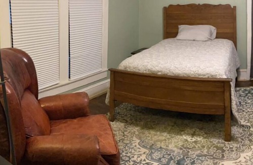 Fountain Inn Apartment | Cozytown Studio in downtown Fountain Inn. No cleaning fees.