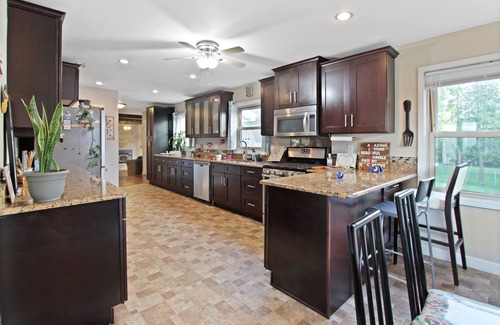 Oak Creek House | Cozzy 3 Bd House Oak Creek. 8min Milwaukee airport