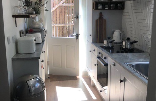 New Forest District House | Crab Cottage Two bed fisherman’s cottage in the heart of Lymington