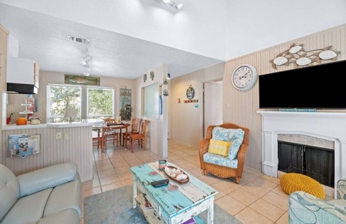 Sailhouse Condo | Crab Inn Resort - longest Pier in Rockport
