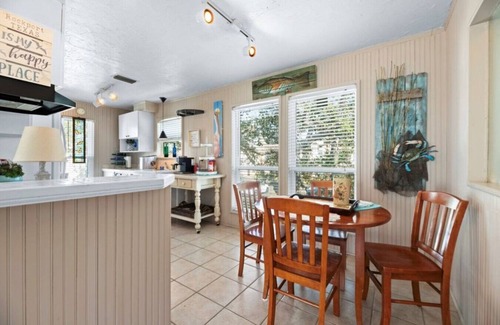 Sailhouse Condo | Crab Inn Resort - longest Pier in Rockport
