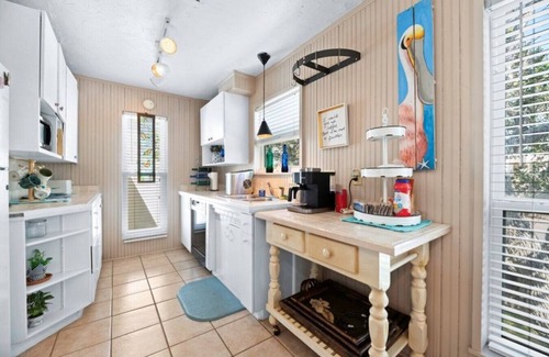 Sailhouse Condo | Crab Inn Resort - longest Pier in Rockport