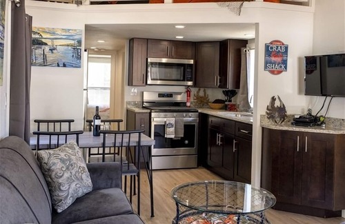 Fort Bragg House | Crab Shack - Within walking distance to the local fishing and crab charters in the Noyo harbor