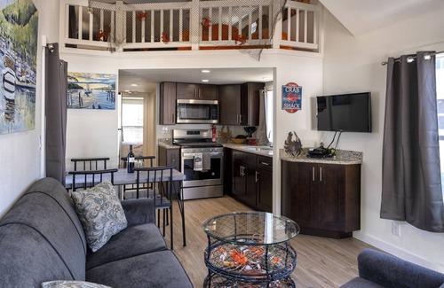 Fort Bragg House | Crab Shack - Within walking distance to the local fishing and crab charters in the Noyo harbor