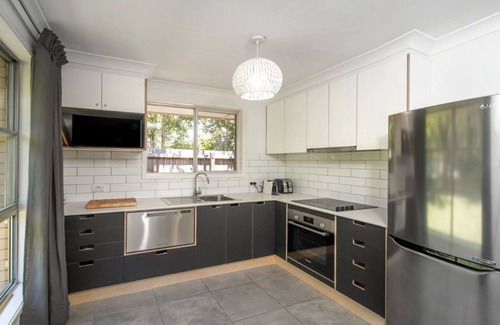 South Golden Beach House | CRABBES CREEK-WALK TO BEACH