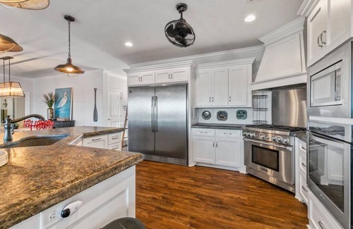 Hackberry House | CRABBIN CABIN ON THE WATER