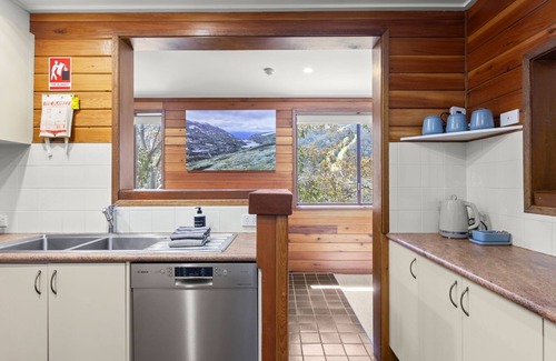 Thredbo Apartment | Crackenback Express - Tyrola 13