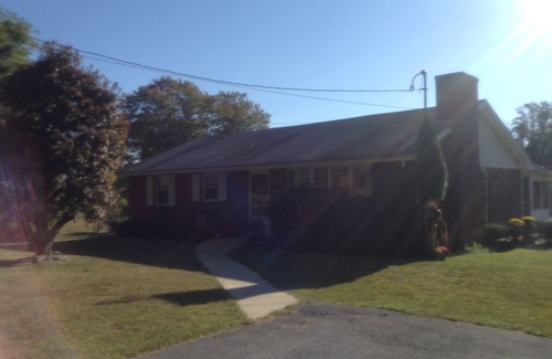 Middletown House | Crafter's Vacation Scrapbook Retreat House Hershey Lancaster Pennsylvania