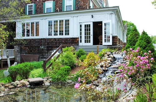 Wilmington Apartment | Crafts Inn, Hotel Suite with pool and hot tub.