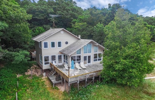 Montague House | Crafty Cottage | 5 Bed, 3.5 Bath