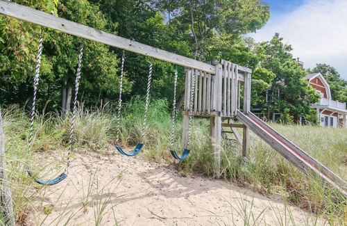 Montague House | Crafty Cottage | 5 Bed, 3.5 Bath