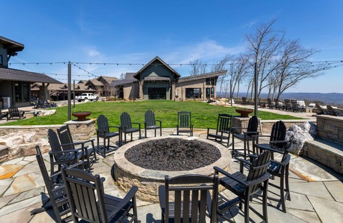 Lenoir Condo | Craig 301 - Blue Ridge Mountain Club condo with luxury finishes, views