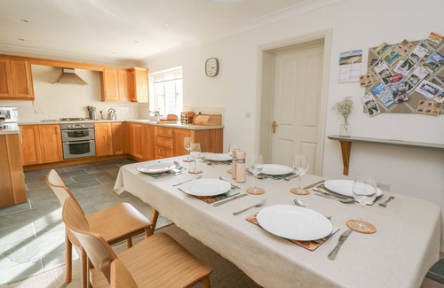 Newport House | CRAIGLUSCAR, family friendly, with a garden in Newport, Pembrokeshire