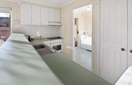 Wagga Wagga Apartment | Crampton Comforts - Walk to CBD, Cosy & Homely