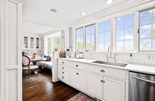 Gloucester House | Cranberry Hill l 9 BR 22 Acre Estate l Sleeps 24