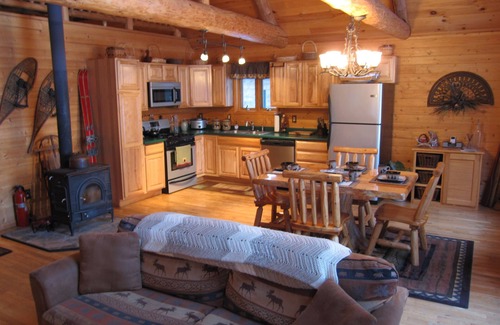 Wetmore Cabin | Cranberry Lake Log Cabin, Private! Boat&Canoe,Close to Pic Rocks!