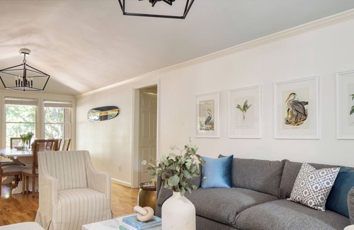 Twin Oaks House | Crawdad by AvantStay | Isle of Palms Home w/ BBQ