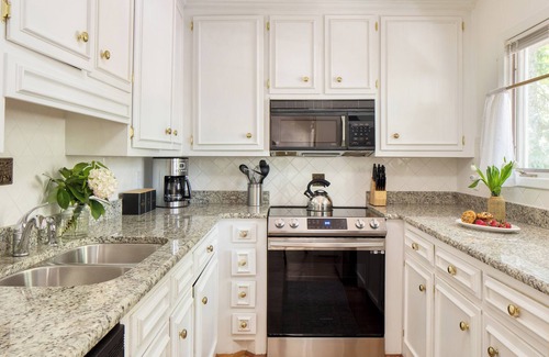 Twin Oaks House | Crawdad by AvantStay | Isle of Palms Home w/ BBQ